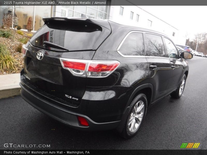 Attitude Black Metallic / Almond 2015 Toyota Highlander XLE AWD