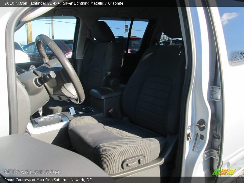 Silver Lightning Metallic / Graphite 2010 Nissan Pathfinder SE 4x4