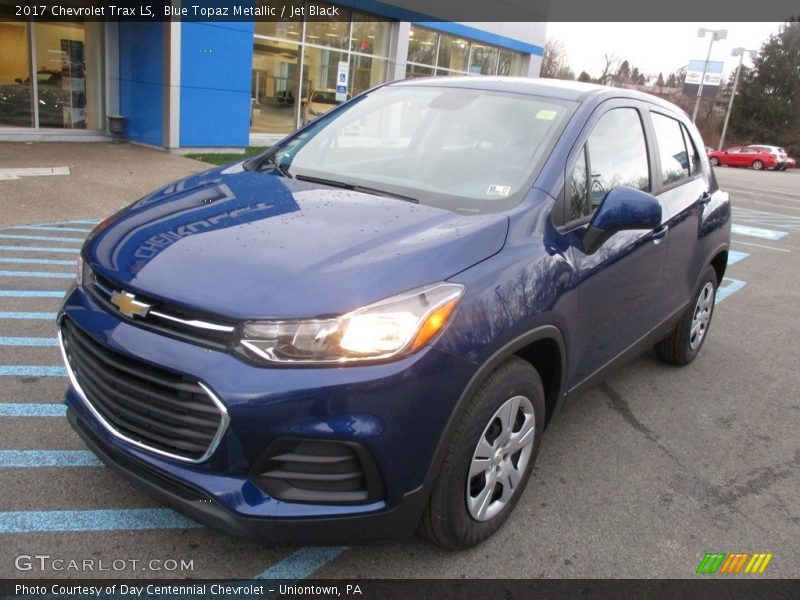 Front 3/4 View of 2017 Trax LS