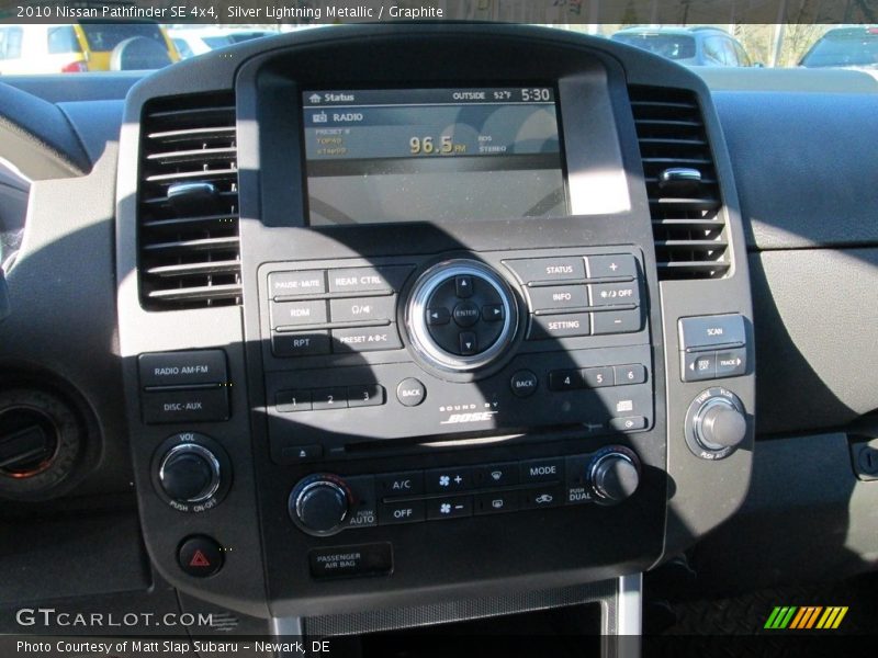 Silver Lightning Metallic / Graphite 2010 Nissan Pathfinder SE 4x4