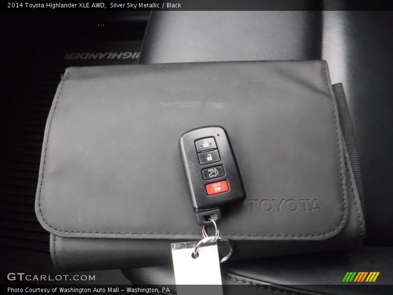 Silver Sky Metallic / Black 2014 Toyota Highlander XLE AWD