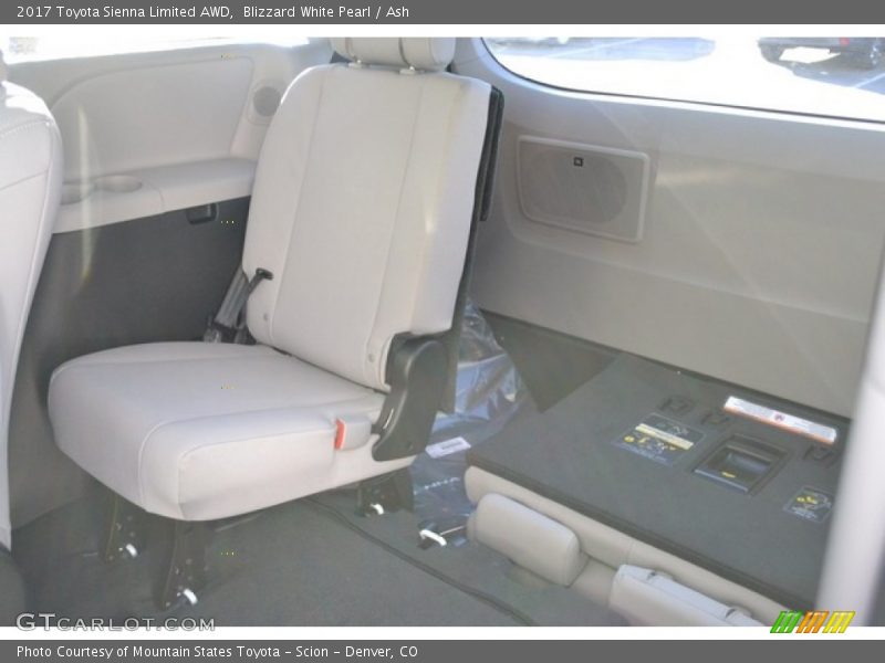 Blizzard White Pearl / Ash 2017 Toyota Sienna Limited AWD