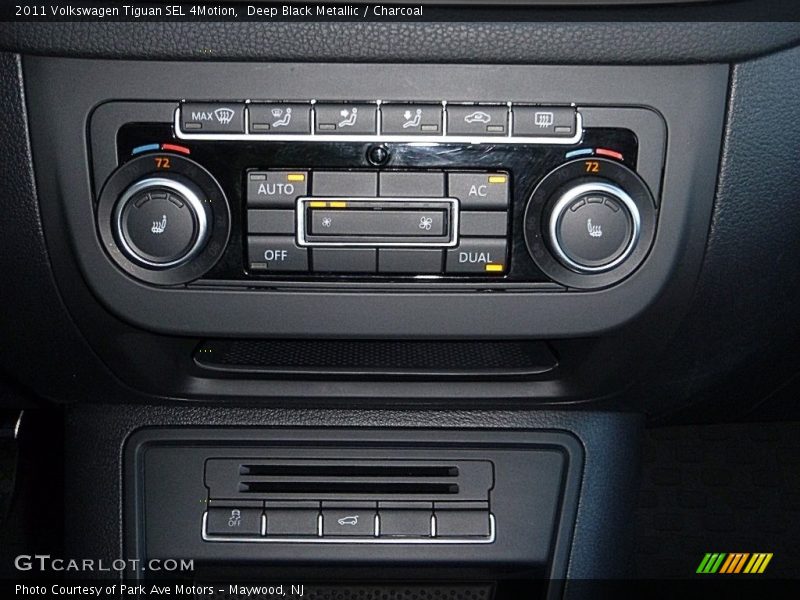 Deep Black Metallic / Charcoal 2011 Volkswagen Tiguan SEL 4Motion