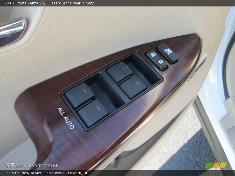 Blizzard White Pearl / Ivory 2010 Toyota Venza V6