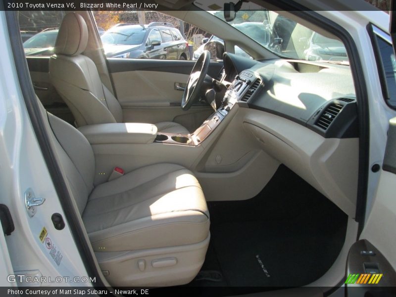 Blizzard White Pearl / Ivory 2010 Toyota Venza V6