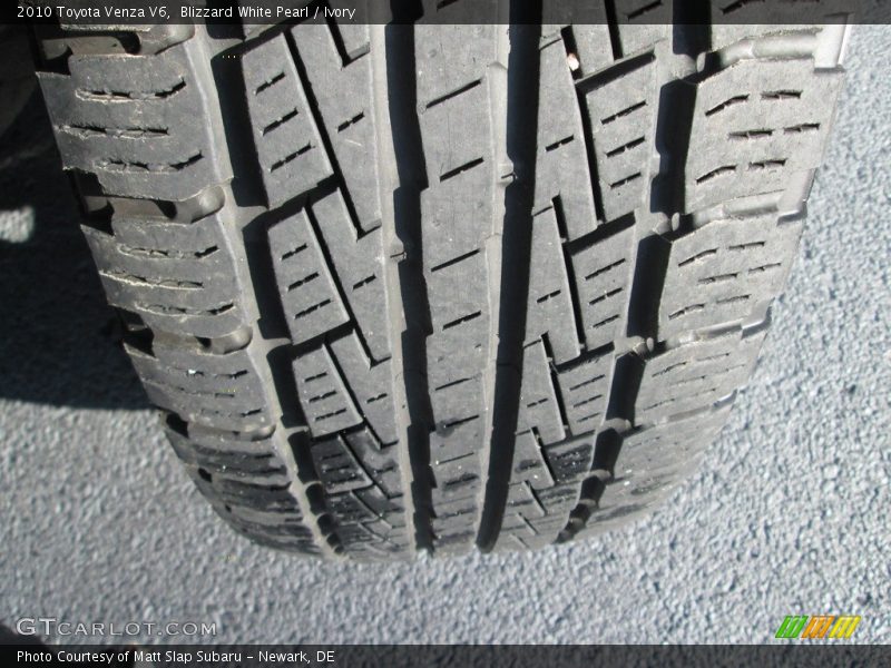 Blizzard White Pearl / Ivory 2010 Toyota Venza V6