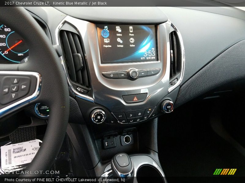 Kinetic Blue Metallic / Jet Black 2017 Chevrolet Cruze LT