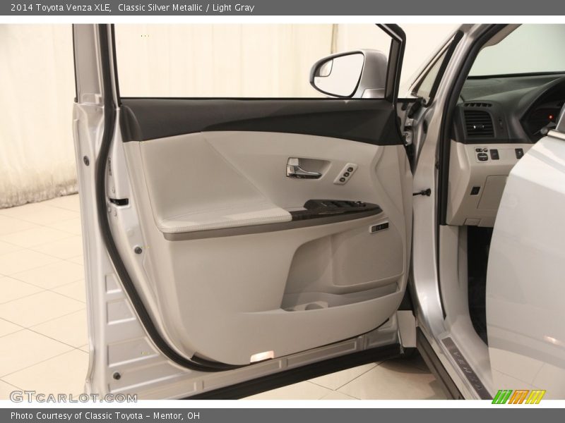 Classic Silver Metallic / Light Gray 2014 Toyota Venza XLE