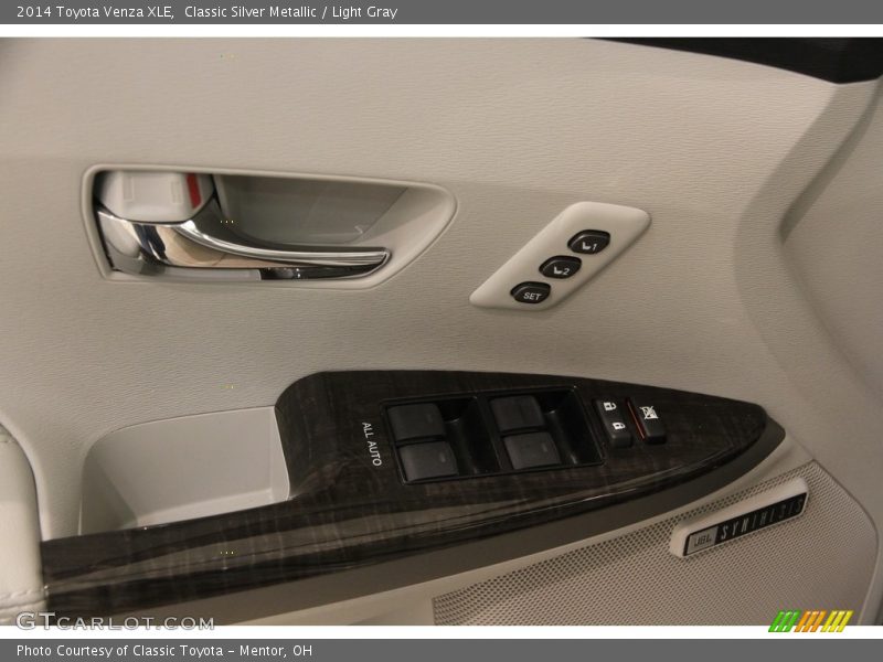 Classic Silver Metallic / Light Gray 2014 Toyota Venza XLE