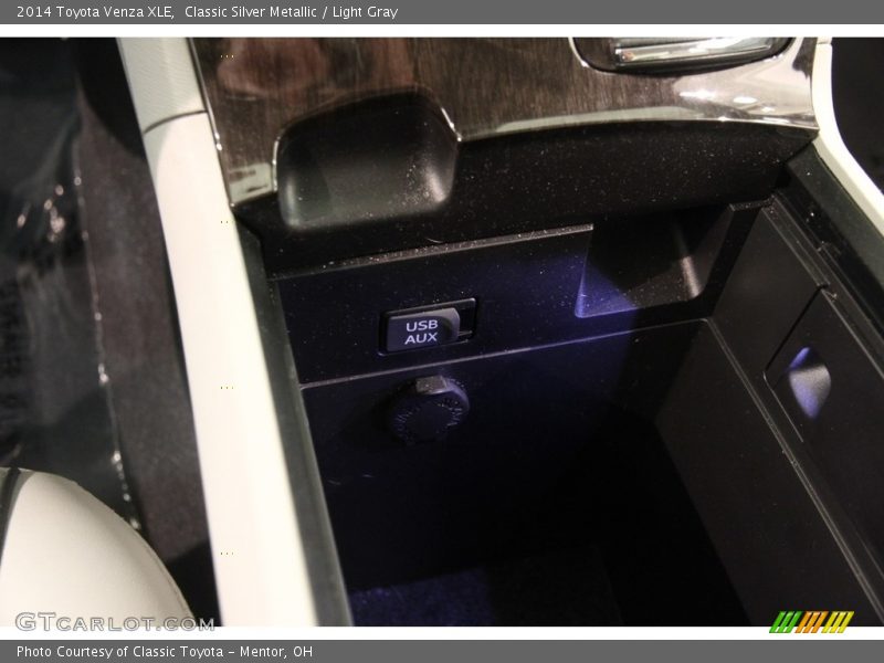 Classic Silver Metallic / Light Gray 2014 Toyota Venza XLE