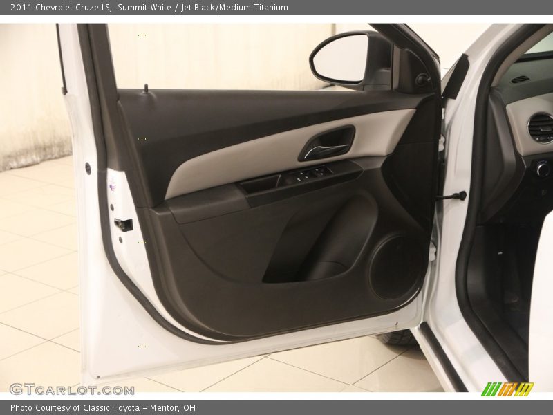 Summit White / Jet Black/Medium Titanium 2011 Chevrolet Cruze LS