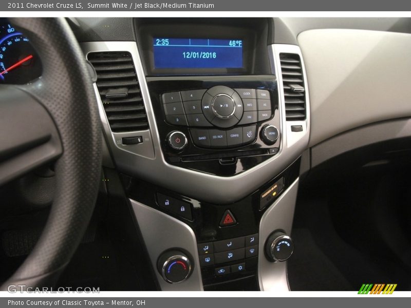 Summit White / Jet Black/Medium Titanium 2011 Chevrolet Cruze LS