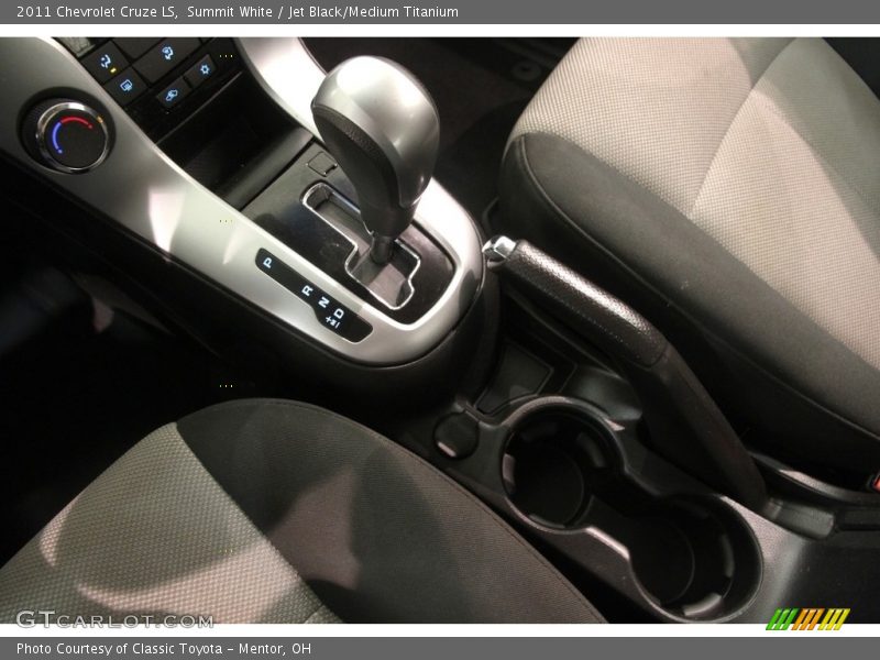 Summit White / Jet Black/Medium Titanium 2011 Chevrolet Cruze LS