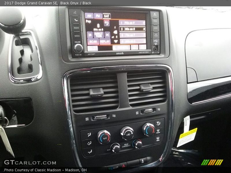 Black Onyx / Black 2017 Dodge Grand Caravan SE