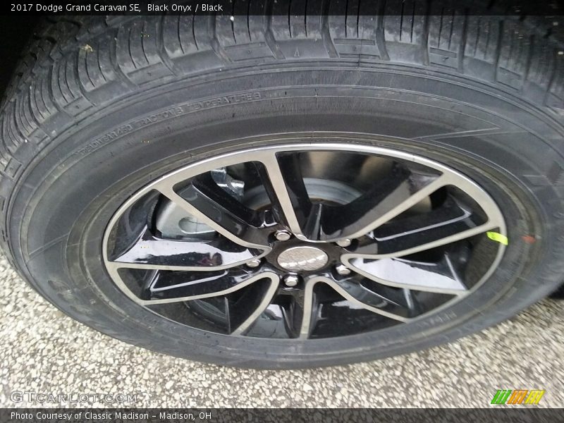 Black Onyx / Black 2017 Dodge Grand Caravan SE