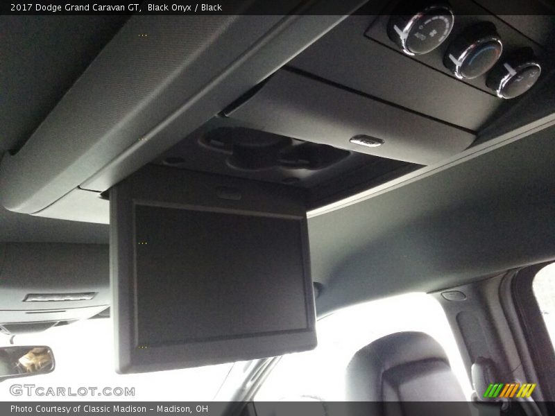 Black Onyx / Black 2017 Dodge Grand Caravan GT