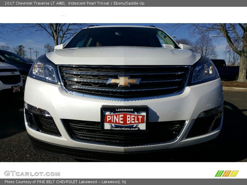 Iridescent Pearl Tricoat / Ebony/Saddle Up 2017 Chevrolet Traverse LT AWD