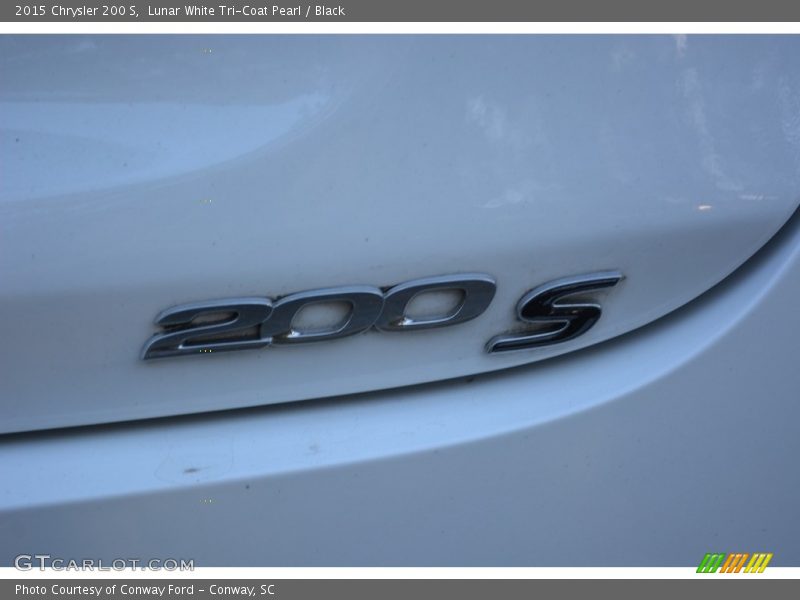 Lunar White Tri-Coat Pearl / Black 2015 Chrysler 200 S