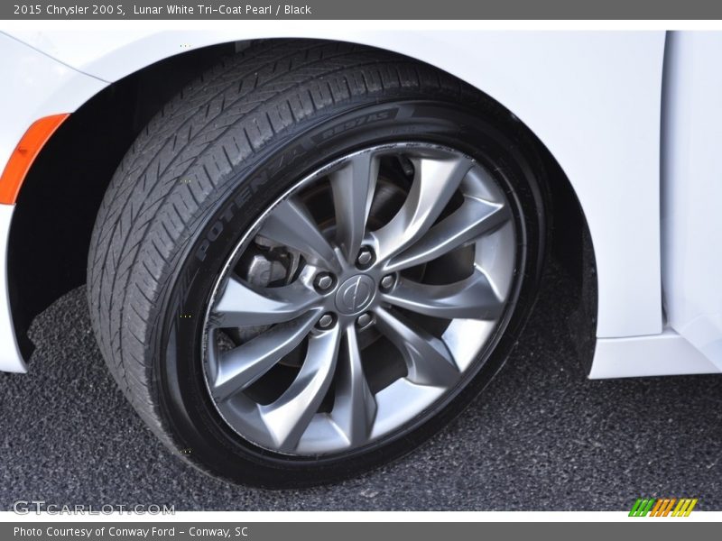 Lunar White Tri-Coat Pearl / Black 2015 Chrysler 200 S
