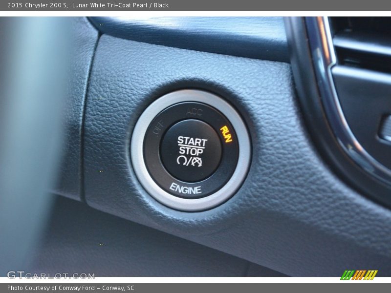 Lunar White Tri-Coat Pearl / Black 2015 Chrysler 200 S
