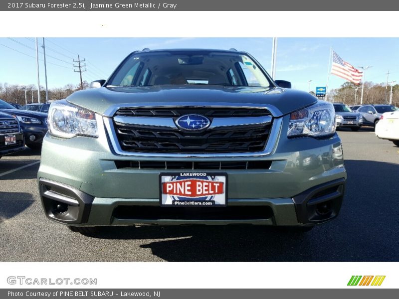 Jasmine Green Metallic / Gray 2017 Subaru Forester 2.5i