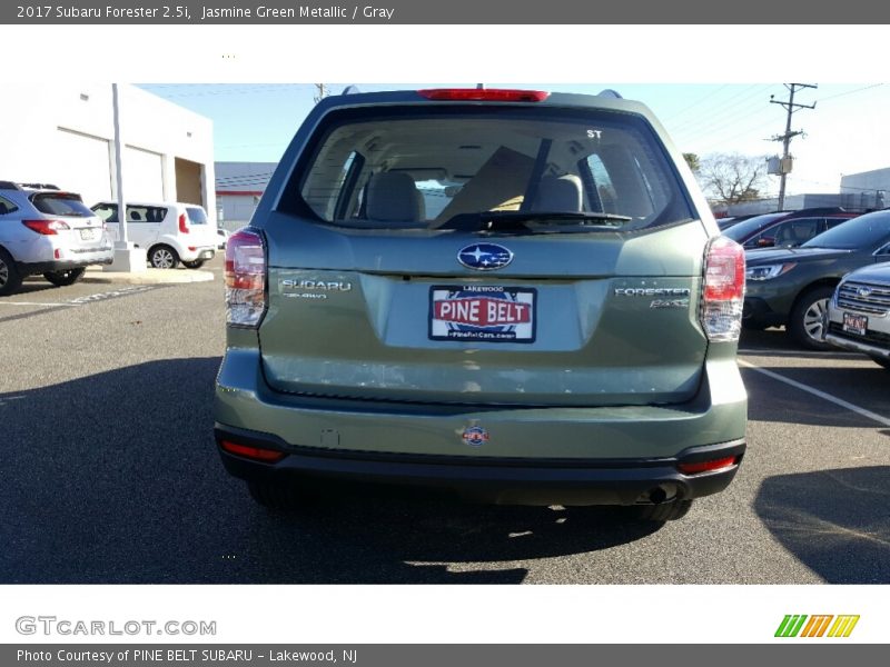 Jasmine Green Metallic / Gray 2017 Subaru Forester 2.5i