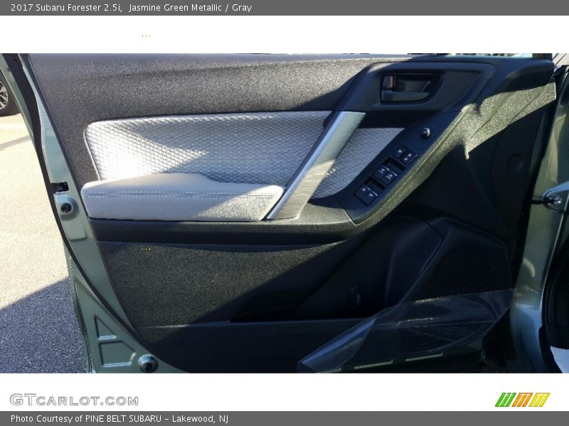 Jasmine Green Metallic / Gray 2017 Subaru Forester 2.5i