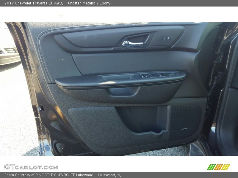Tungsten Metallic / Ebony 2017 Chevrolet Traverse LT AWD