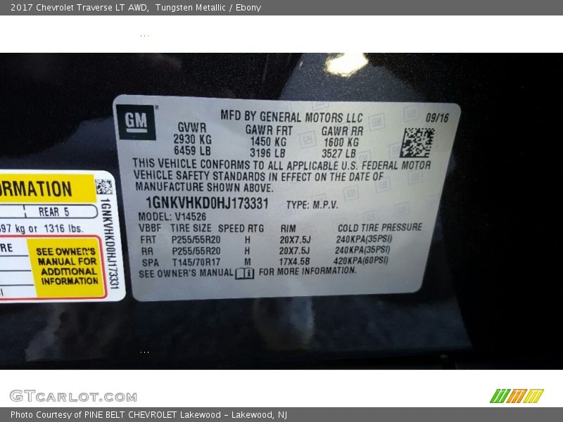 Tungsten Metallic / Ebony 2017 Chevrolet Traverse LT AWD