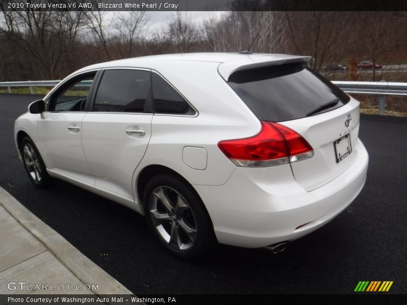 Blizzard White Pearl / Gray 2010 Toyota Venza V6 AWD