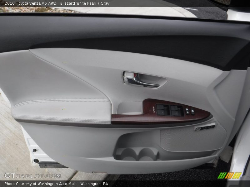 Blizzard White Pearl / Gray 2010 Toyota Venza V6 AWD