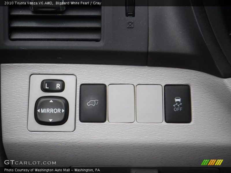 Blizzard White Pearl / Gray 2010 Toyota Venza V6 AWD