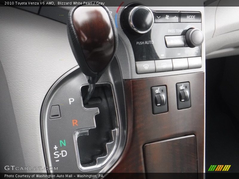 Blizzard White Pearl / Gray 2010 Toyota Venza V6 AWD
