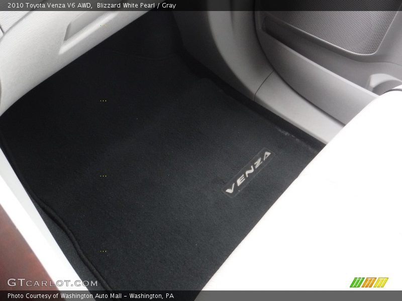 Blizzard White Pearl / Gray 2010 Toyota Venza V6 AWD