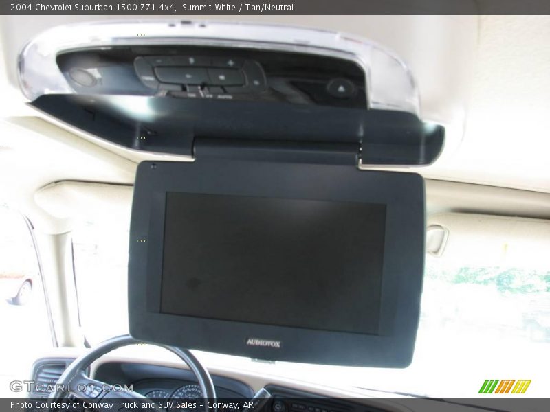 Summit White / Tan/Neutral 2004 Chevrolet Suburban 1500 Z71 4x4