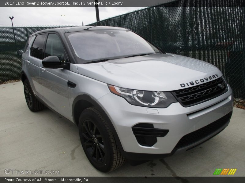 Front 3/4 View of 2017 Discovery Sport SE