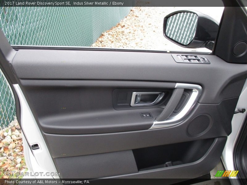 Indus Silver Metallic / Ebony 2017 Land Rover Discovery Sport SE
