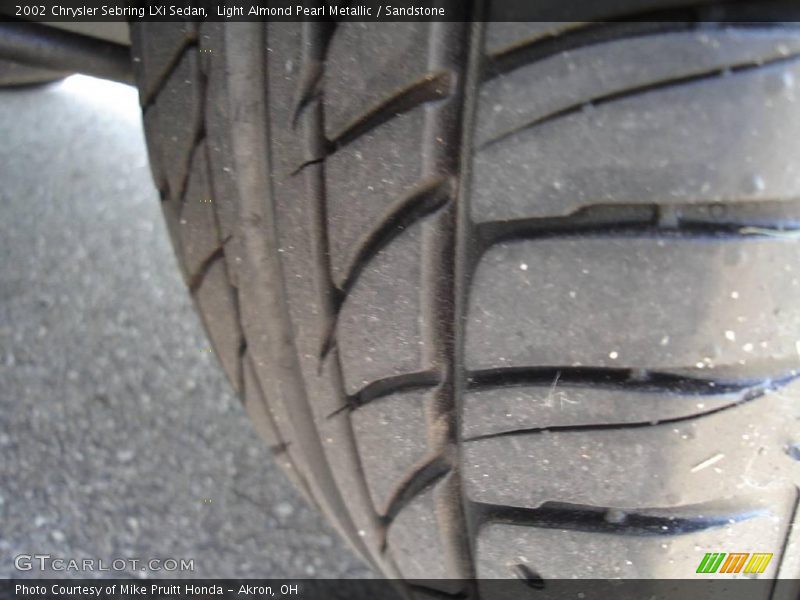 Light Almond Pearl Metallic / Sandstone 2002 Chrysler Sebring LXi Sedan