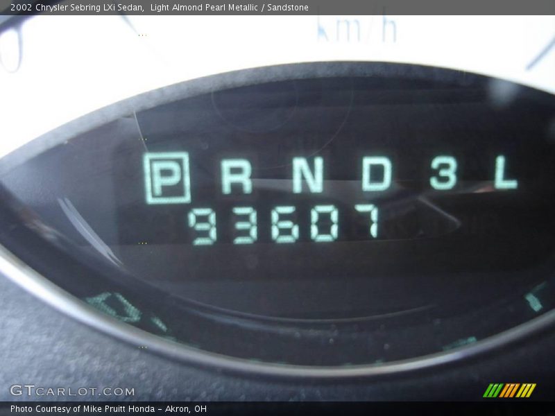 Light Almond Pearl Metallic / Sandstone 2002 Chrysler Sebring LXi Sedan