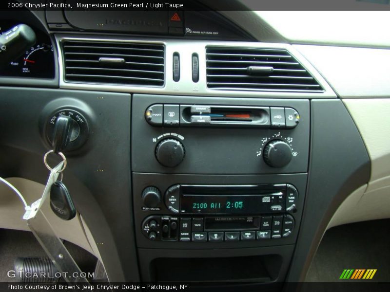 Magnesium Green Pearl / Light Taupe 2006 Chrysler Pacifica