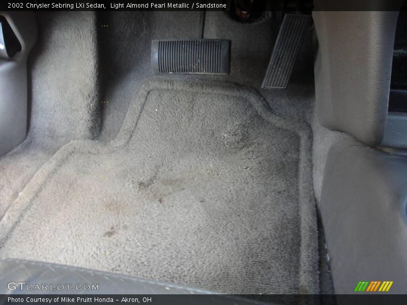 Light Almond Pearl Metallic / Sandstone 2002 Chrysler Sebring LXi Sedan