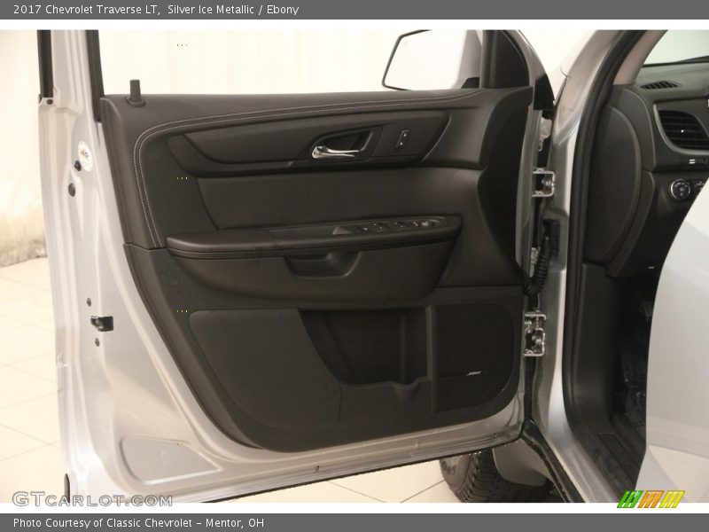 Silver Ice Metallic / Ebony 2017 Chevrolet Traverse LT