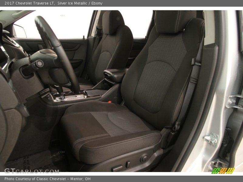 Silver Ice Metallic / Ebony 2017 Chevrolet Traverse LT