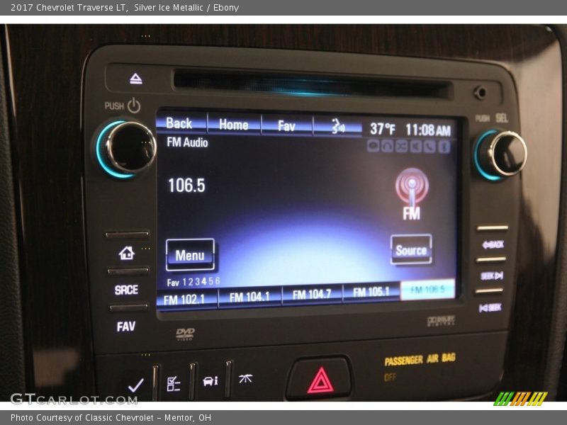 Silver Ice Metallic / Ebony 2017 Chevrolet Traverse LT
