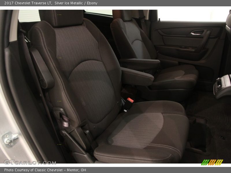 Silver Ice Metallic / Ebony 2017 Chevrolet Traverse LT