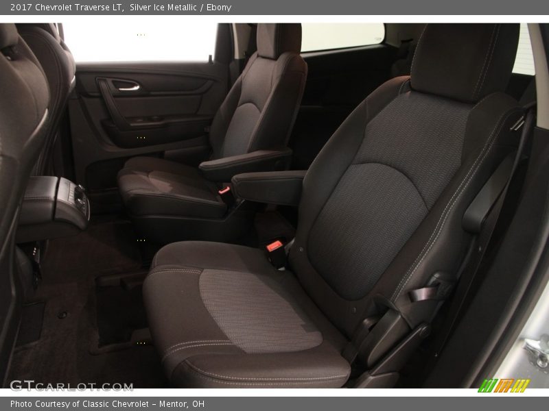 Silver Ice Metallic / Ebony 2017 Chevrolet Traverse LT