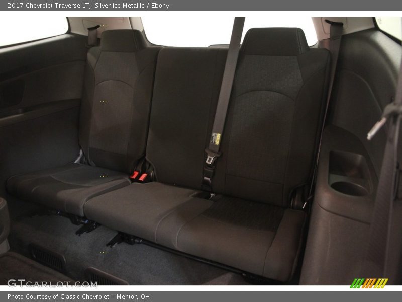 Silver Ice Metallic / Ebony 2017 Chevrolet Traverse LT