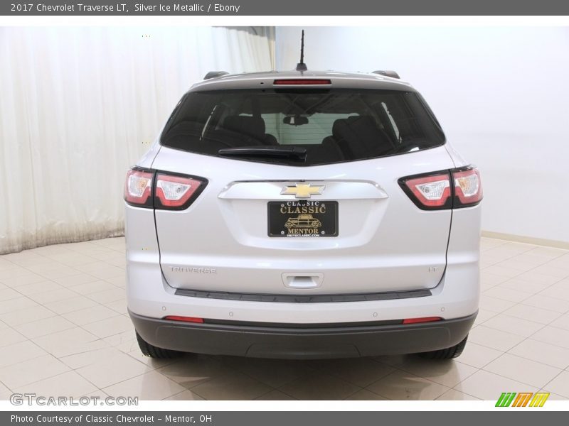 Silver Ice Metallic / Ebony 2017 Chevrolet Traverse LT