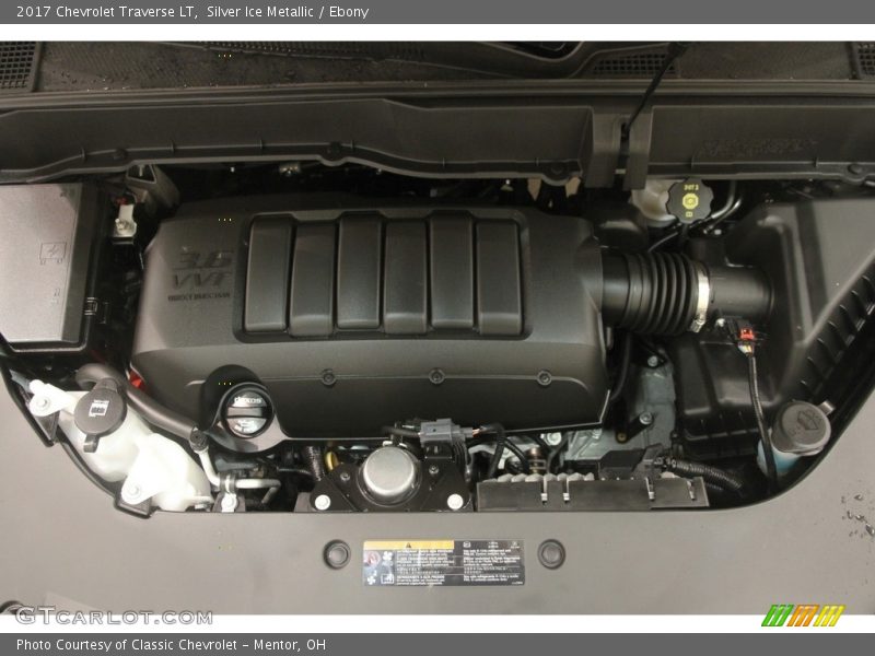 Silver Ice Metallic / Ebony 2017 Chevrolet Traverse LT