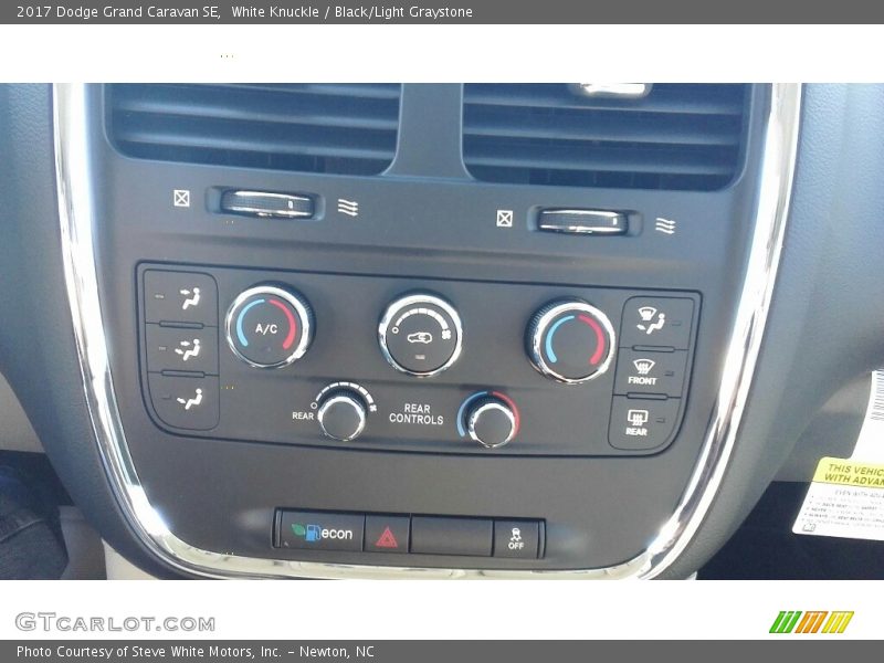 White Knuckle / Black/Light Graystone 2017 Dodge Grand Caravan SE